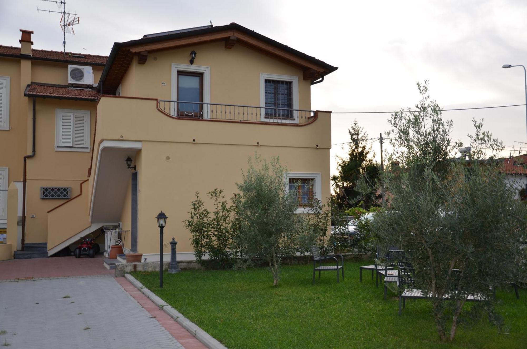 B & B Da Ferro Massarosa Exterior photo