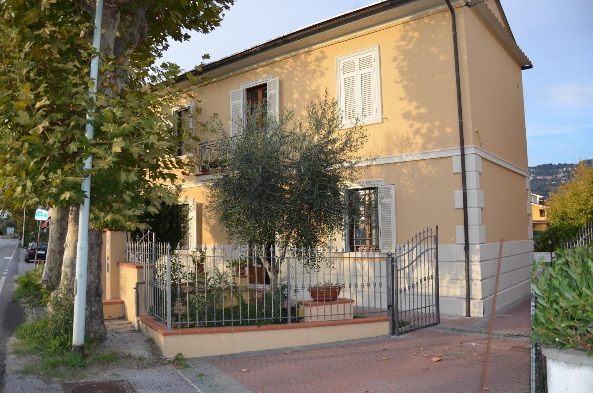 B & B Da Ferro Massarosa Exterior photo